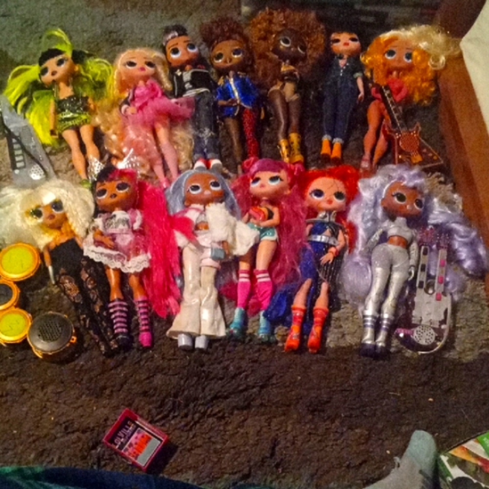 Set Of 13 LOL OMG Dolls With ROCK BAND and Accessories